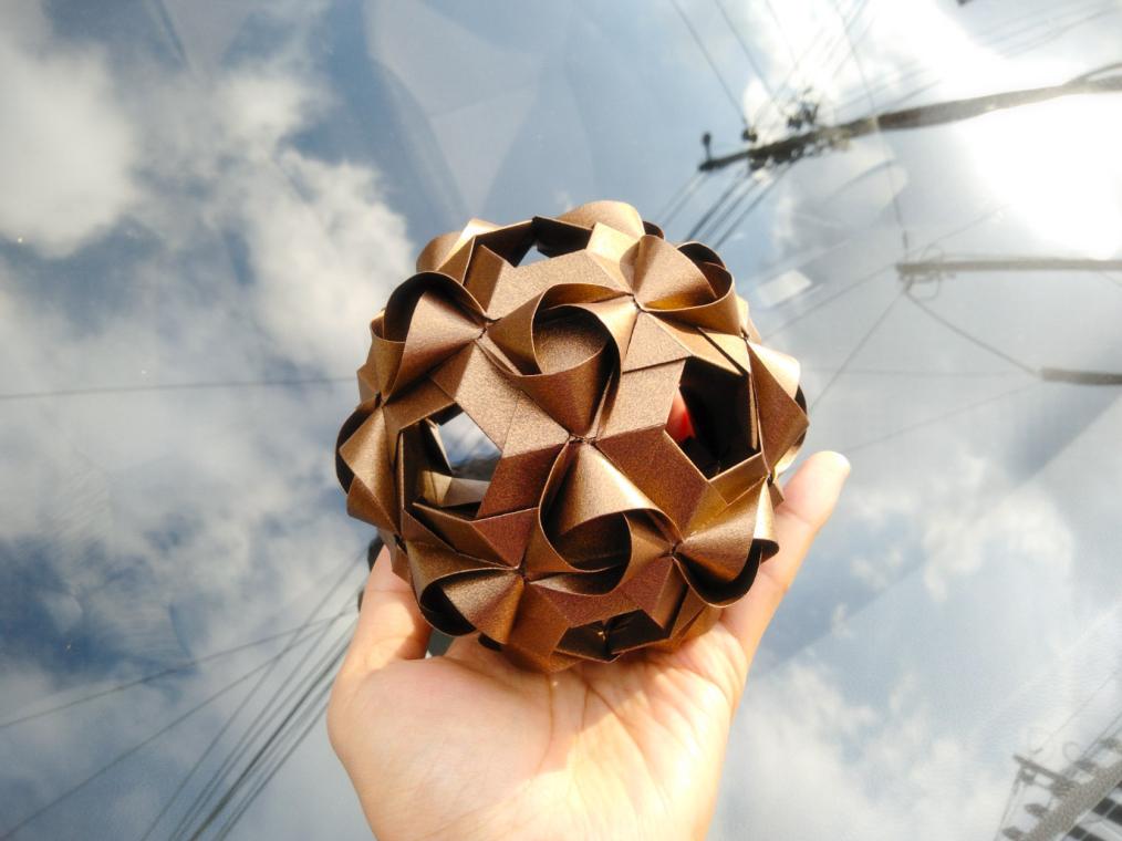 Rose Moon Kusudama (September 2019)
